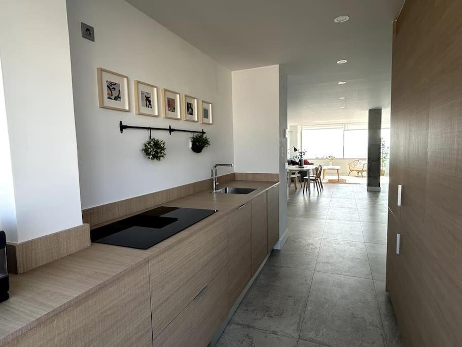 Moderno Y Completo Apartamento Frente Al Mar Málaga Exteriör bild