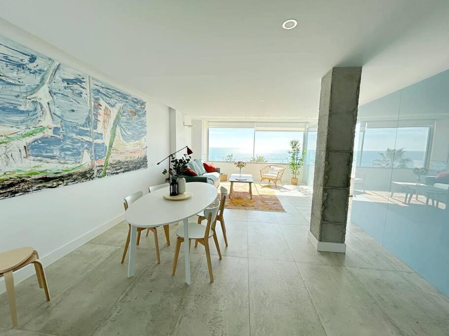 Moderno Y Completo Apartamento Frente Al Mar Málaga Exteriör bild