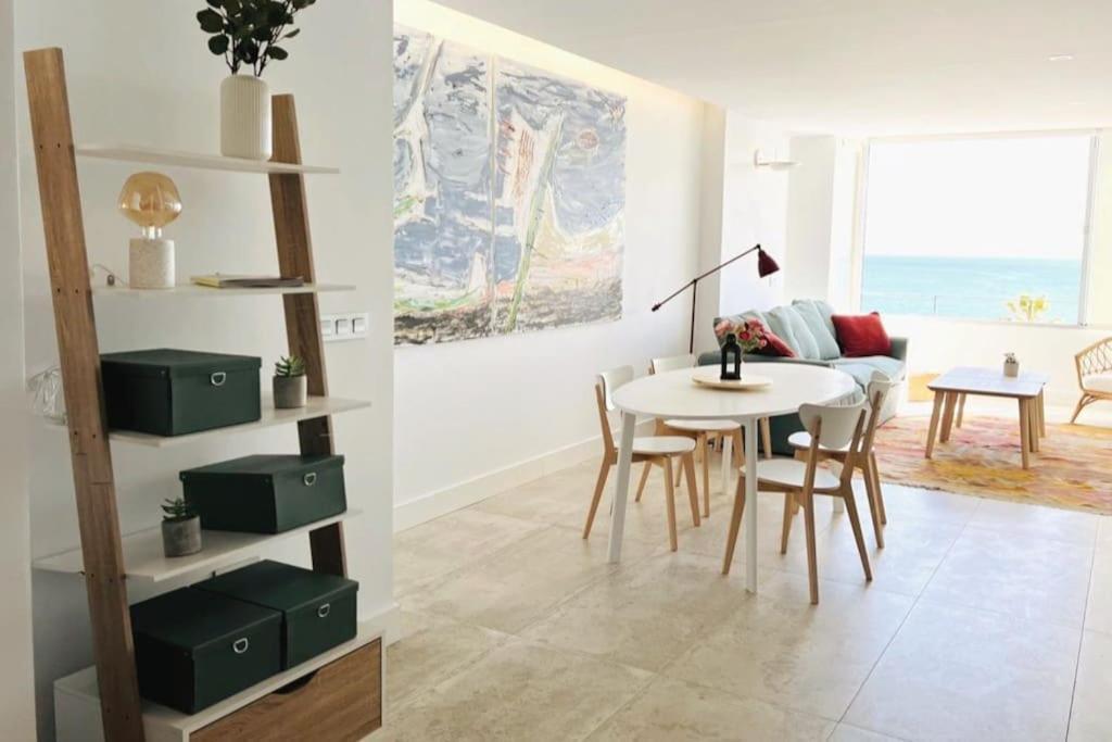 Moderno Y Completo Apartamento Frente Al Mar Málaga Exteriör bild
